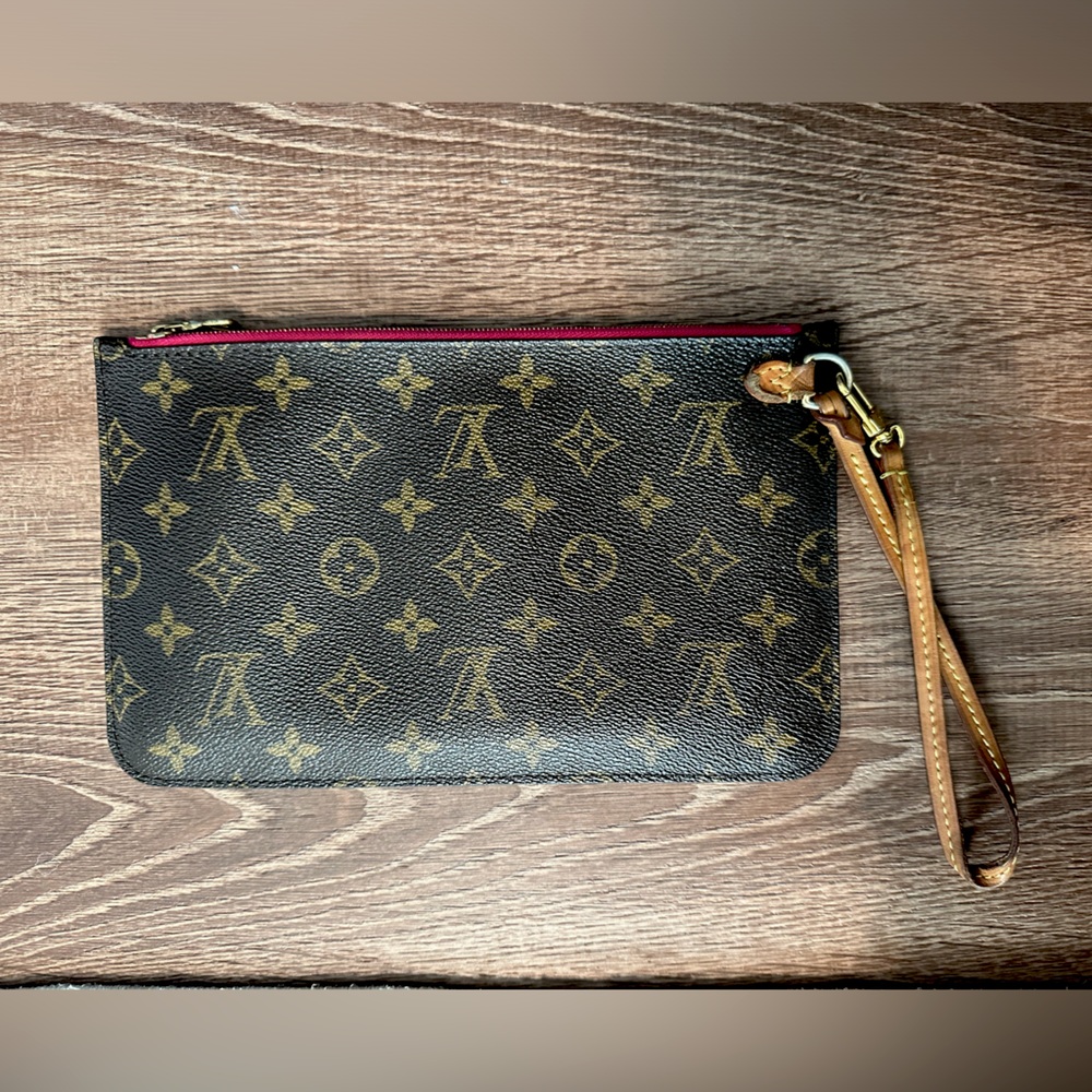 Louis Vuitton Monogram Neverfull MM GM Pochette Pivoine in Raspberry color